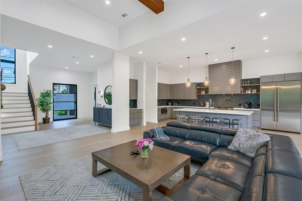 3932 Cortez Dr - Photo 5 of 40