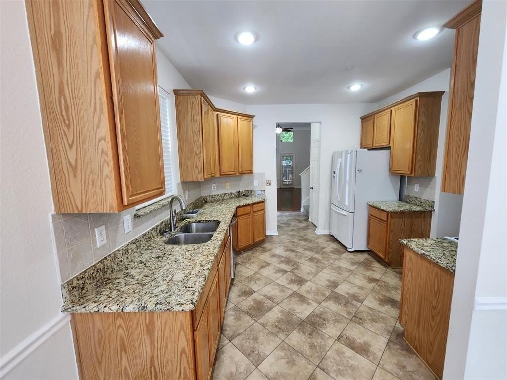 9829 Castlewood Dr - Photo 6 of 14