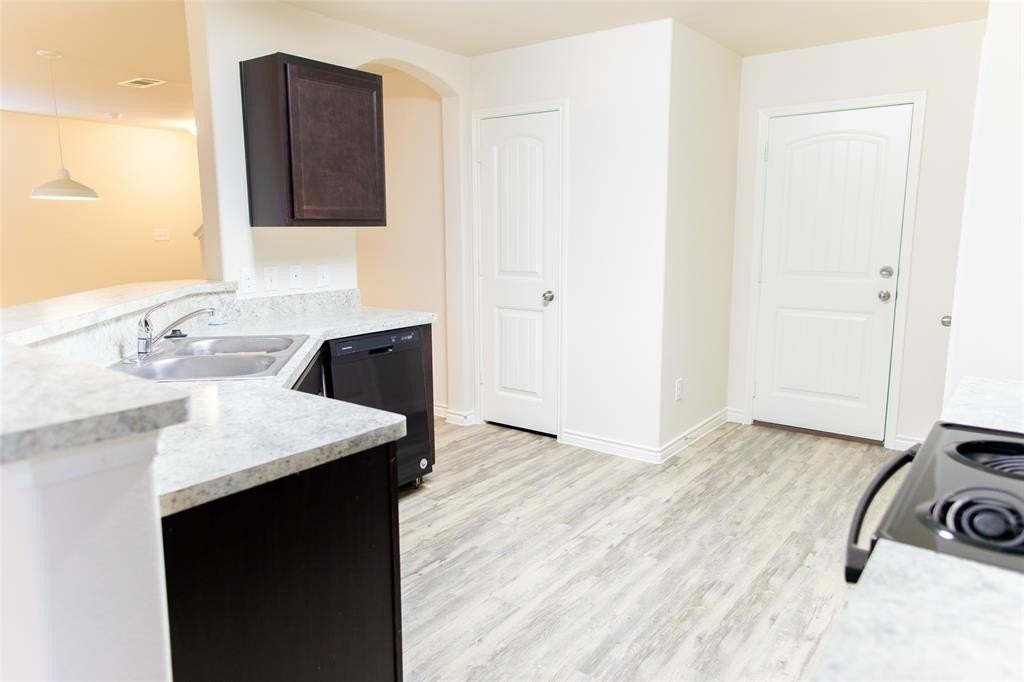 3526 Apple Valley Way - Photo 7 of 13