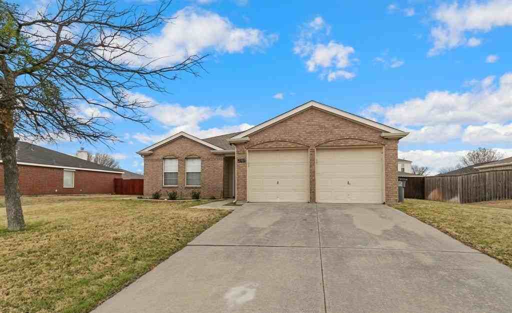 2301 Tailburton Ct - Photo 3 of 24