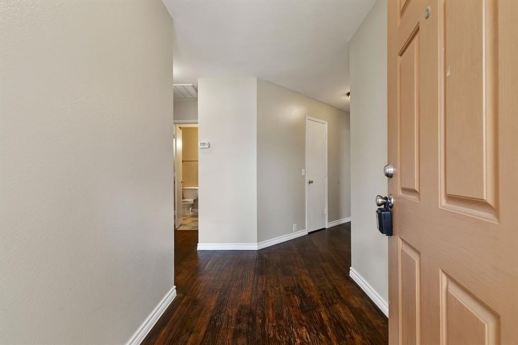 2301 Tailburton Ct - Photo 4 of 24