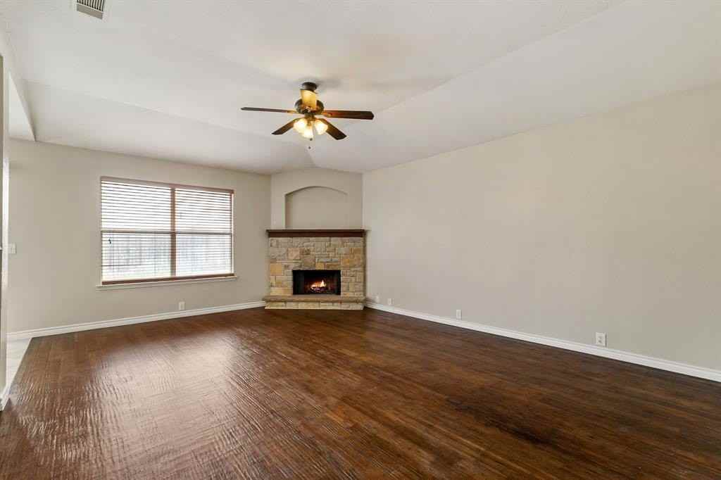 2301 Tailburton Ct - Photo 5 of 24