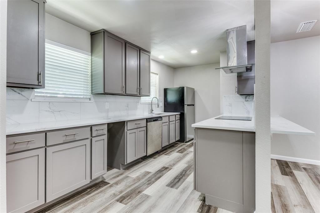 1669 Morrison Dr - Photo 5 of 25