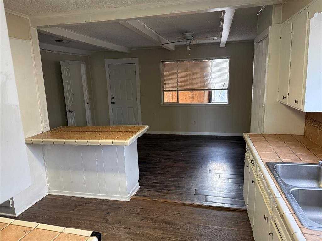 405 W Chandler St - Photo 3 of 9