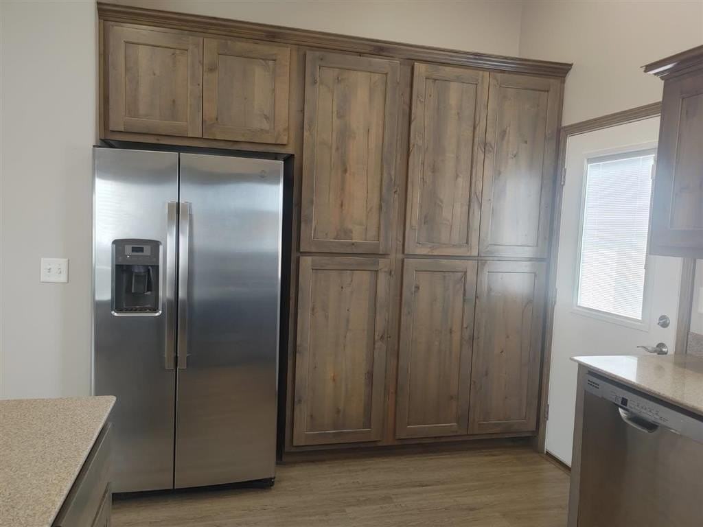 608 38th St - Photo 4 of 14