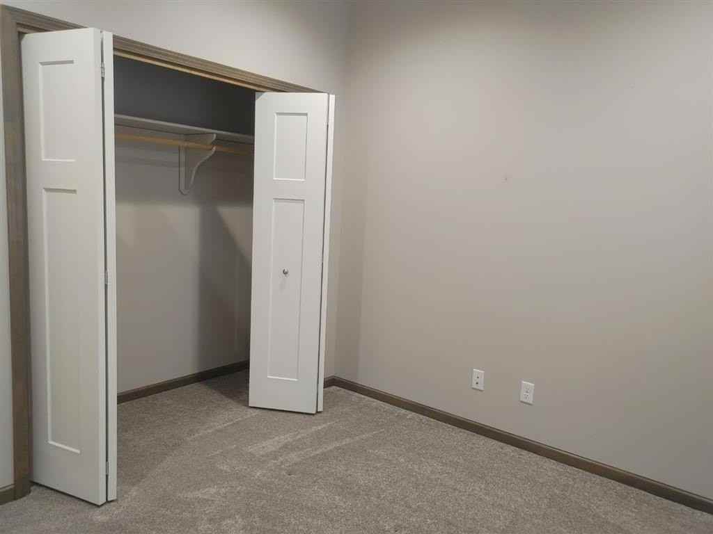 608 38th St - Photo 7 of 14