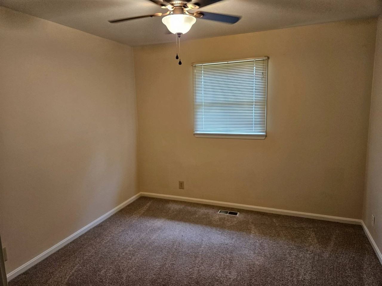 121 E South St - Photo 7 of 7