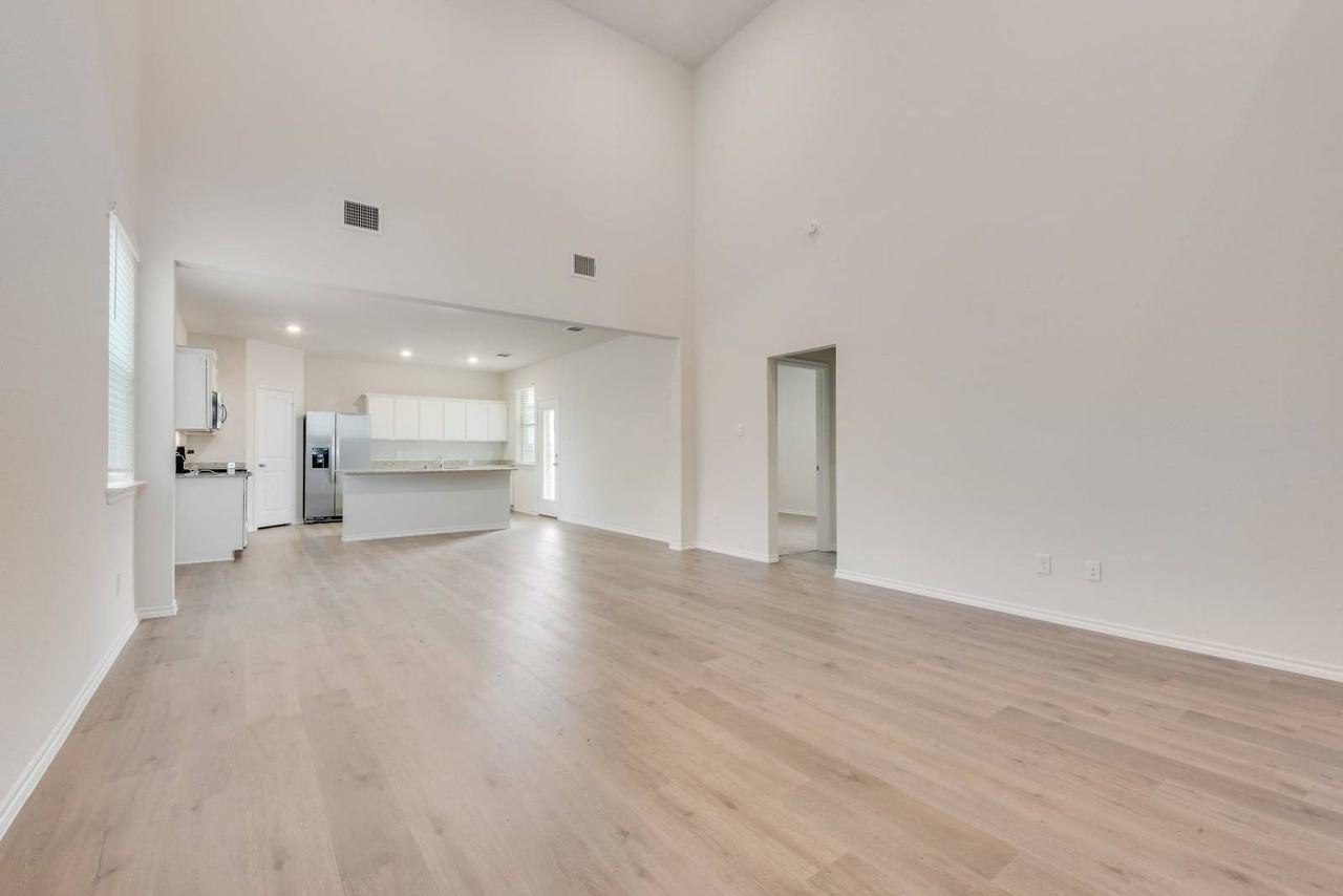 2014 Crested Jay Dr - Photo 5 of 19