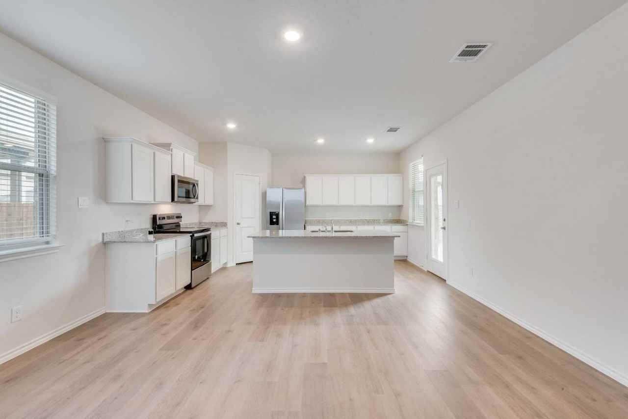 2014 Crested Jay Dr - Photo 6 of 19