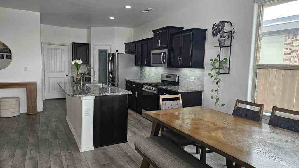 6906 Brisco Rd - Photo 6 of 32