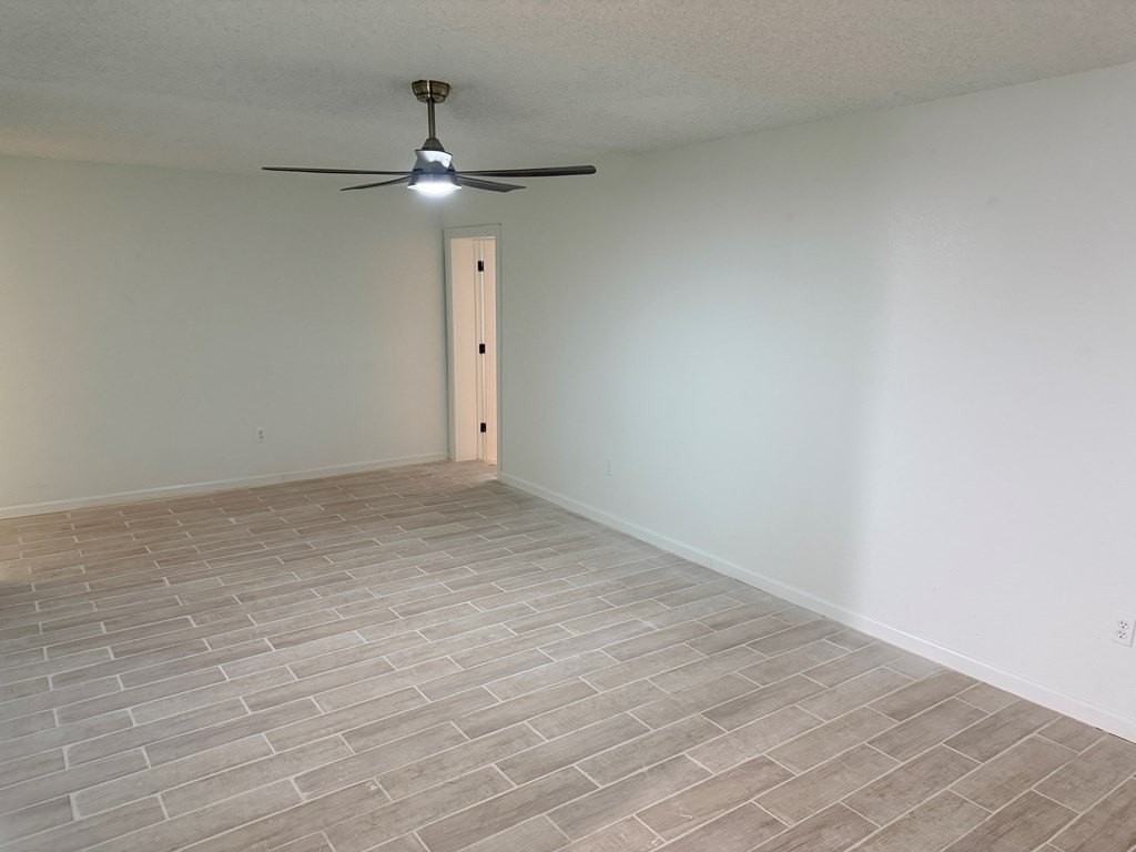 2501 Redbud Ave - Photo 3 of 29