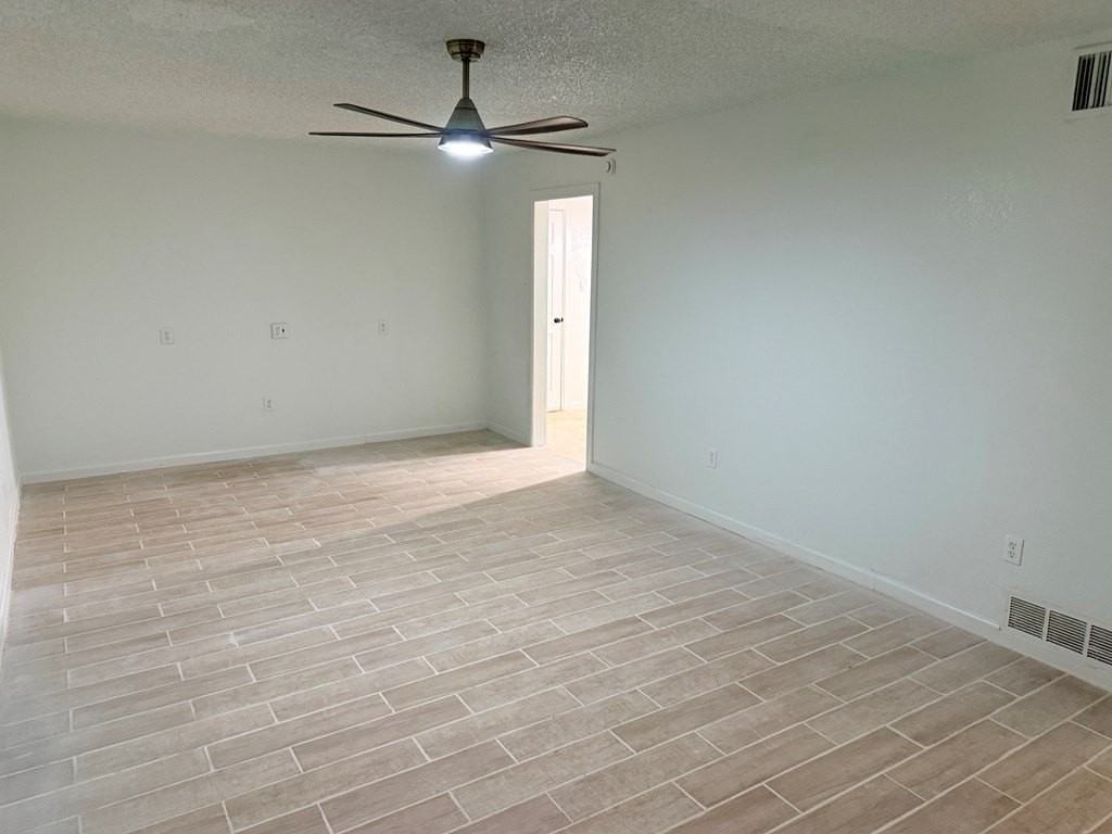 2501 Redbud Ave - Photo 4 of 29