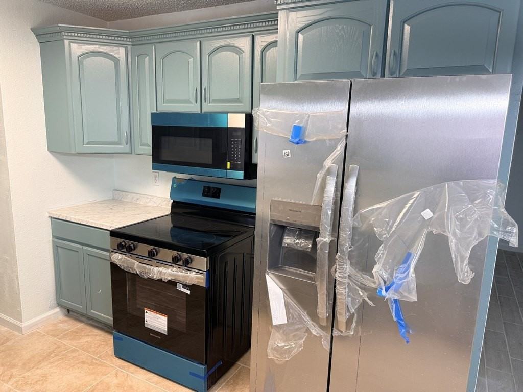 2501 Redbud Ave - Photo 7 of 29