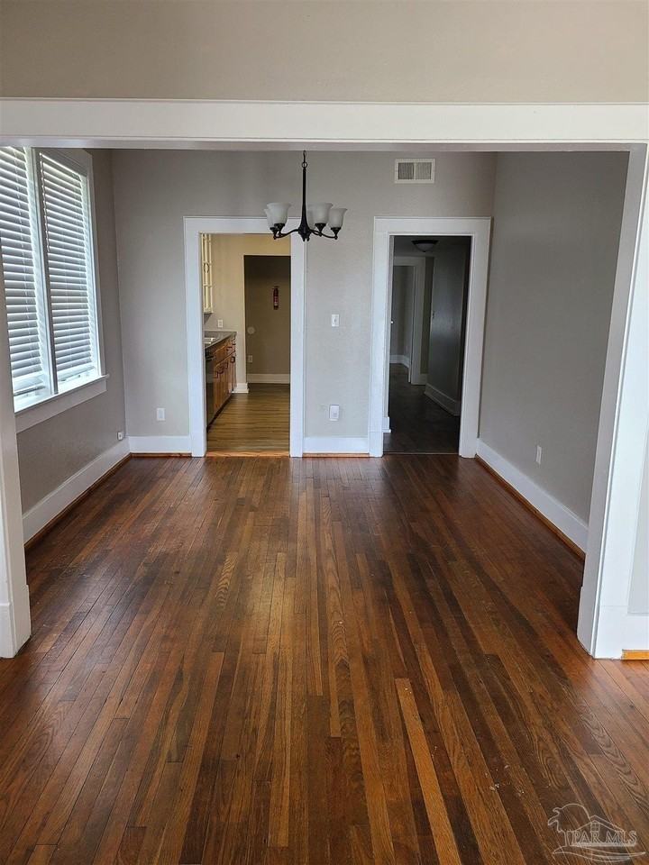 114 W La Rua St - Photo 2 of 27