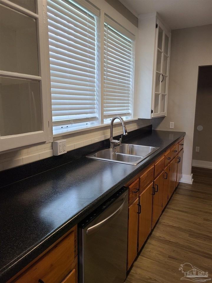 114 W La Rua St - Photo 4 of 27