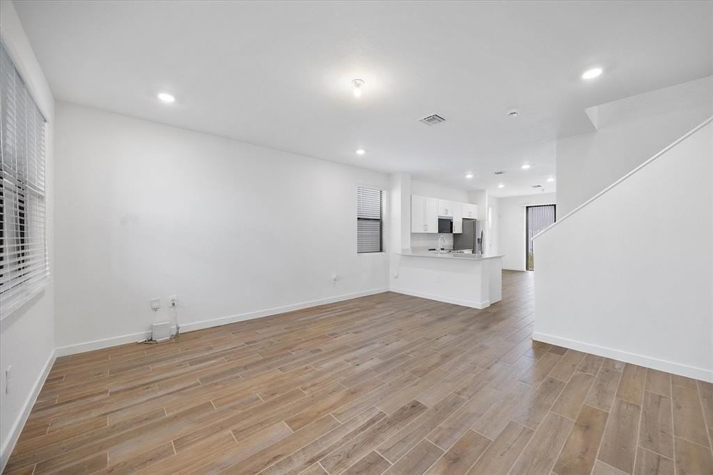 713 Se 15th Ave - Photo 5 of 36