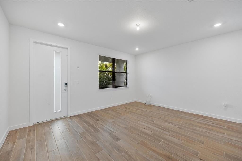 713 Se 15th Ave - Photo 7 of 36