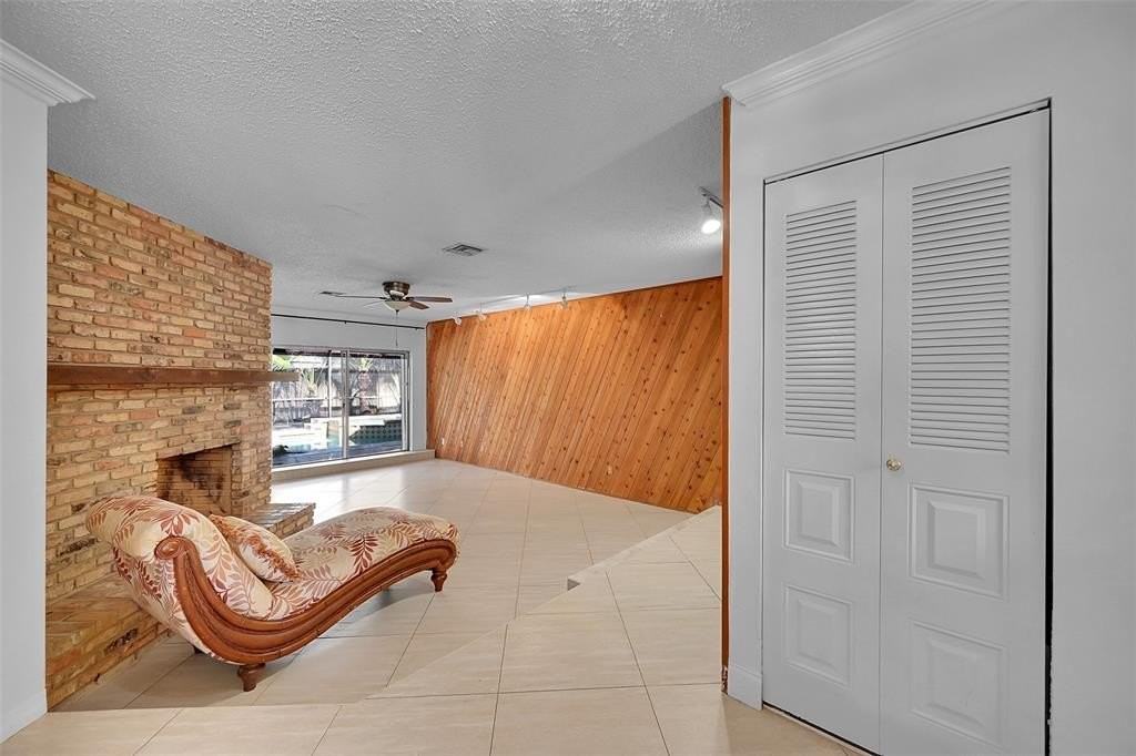 1361 Sw 26th Ave - Photo 6 of 38