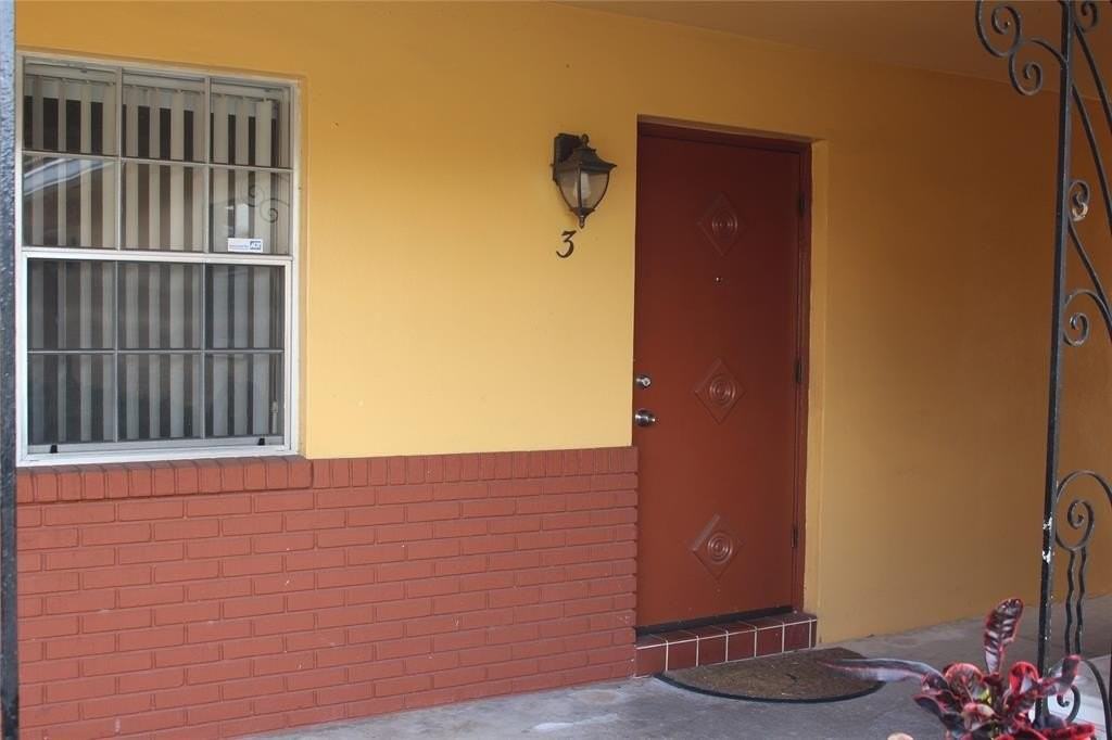 8600 Nw 35th St #3 - Photo 2 of 16