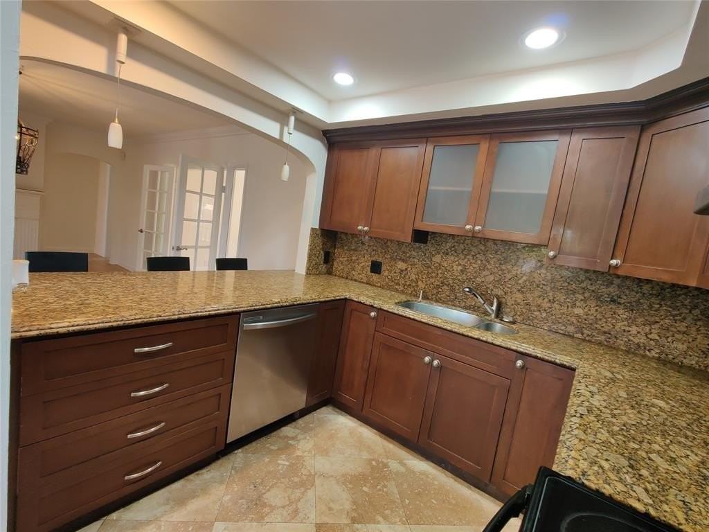 733 Ne 18th Ave - Photo 7 of 50