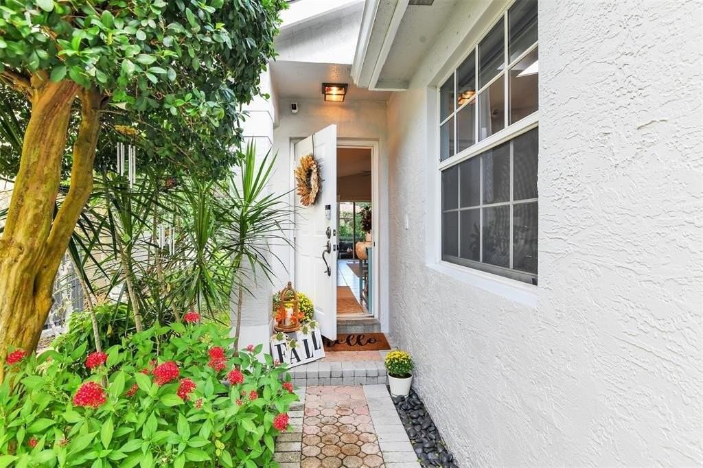 5285 Nw 117th Ave - Photo 3 of 50