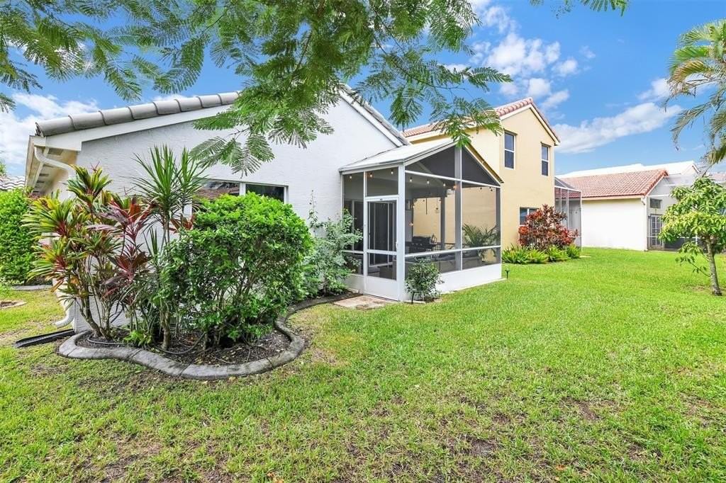 5285 Nw 117th Ave - Photo 4 of 50