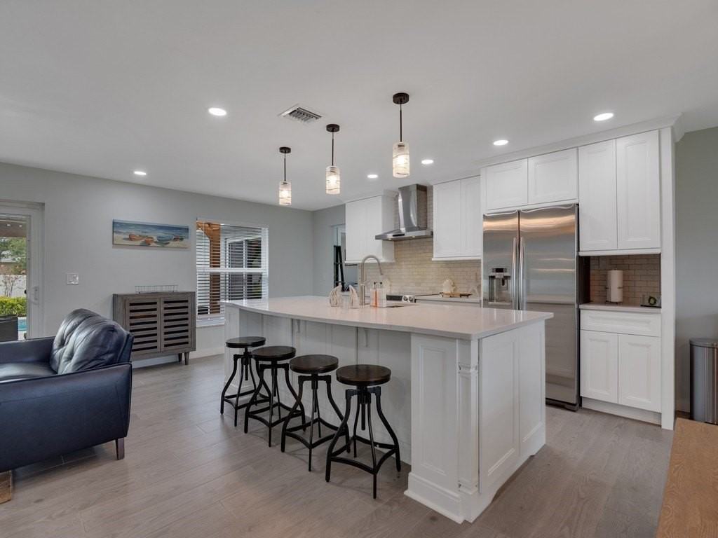 606 Conn Way - Photo 4 of 34