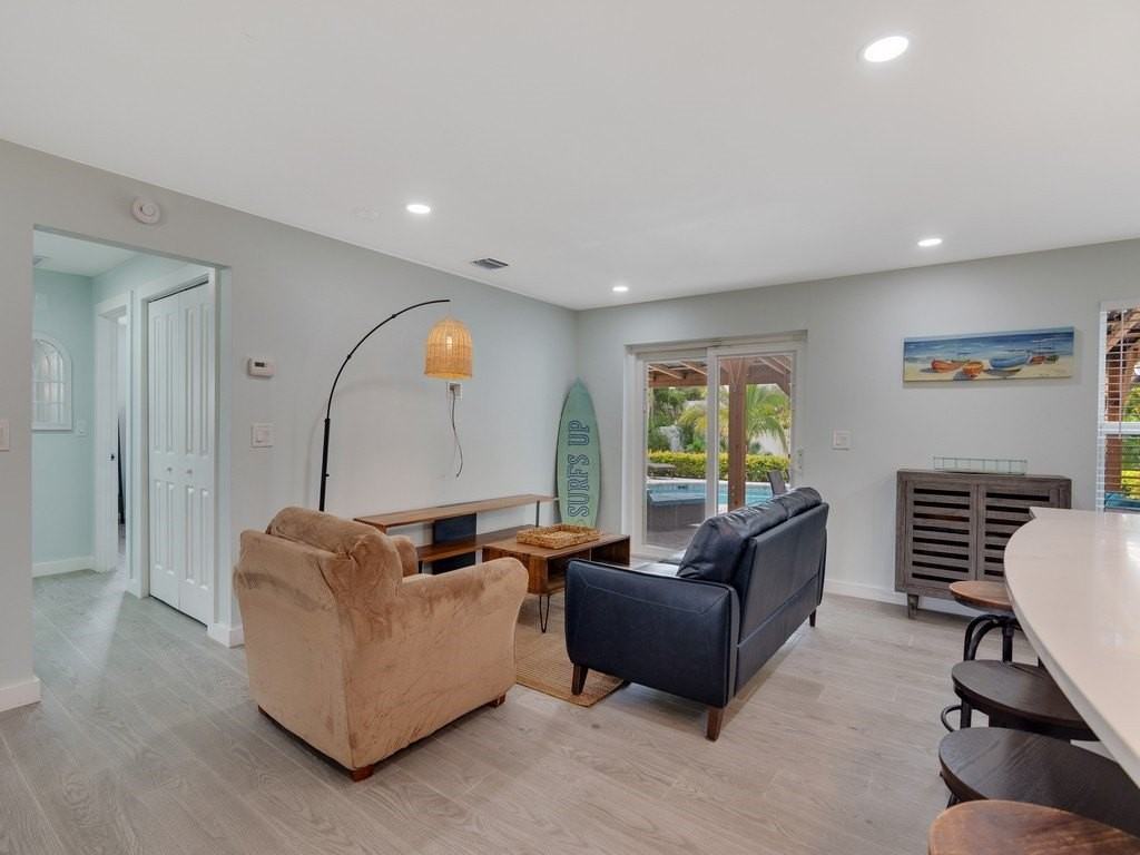 606 Conn Way - Photo 5 of 34