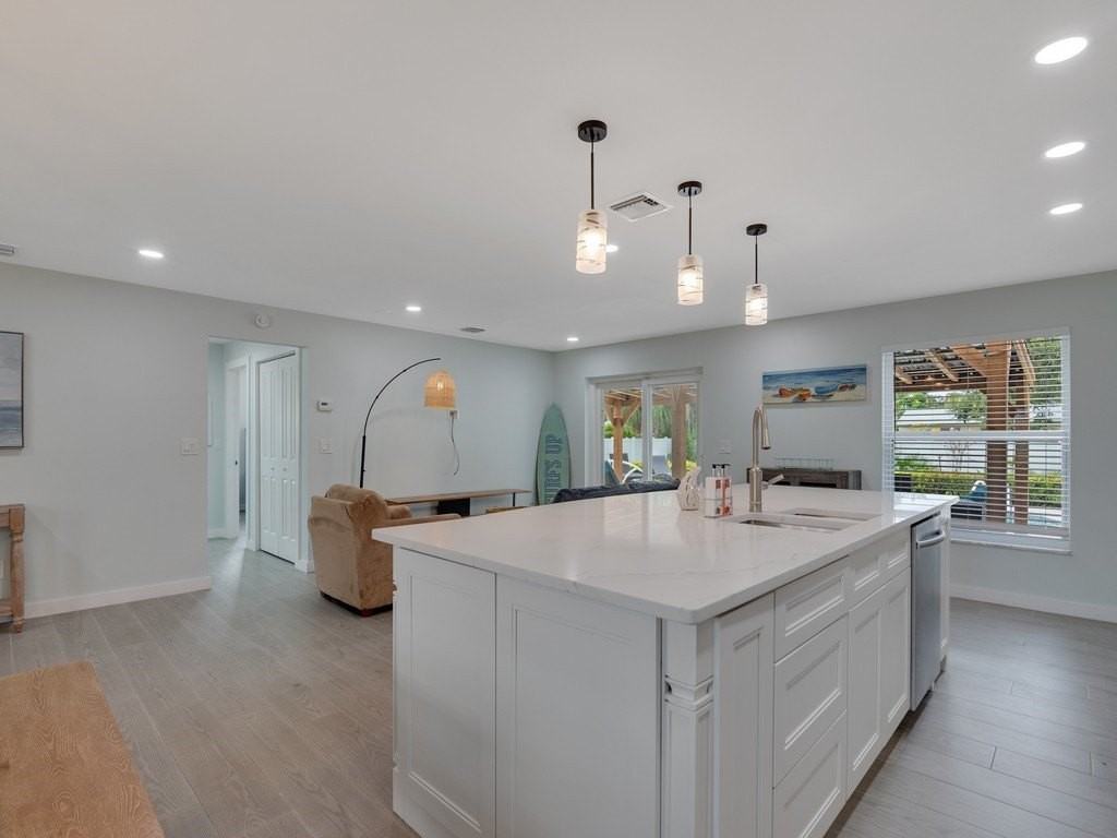 606 Conn Way - Photo 7 of 34