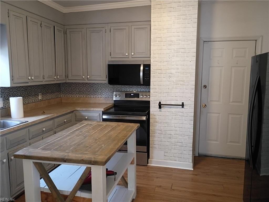 1213 Holly Ave - Photo 2 of 9