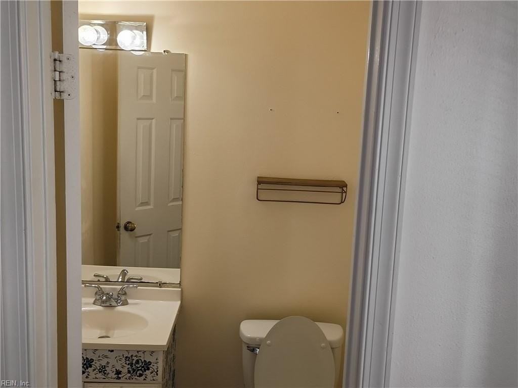 1213 Holly Ave - Photo 7 of 9