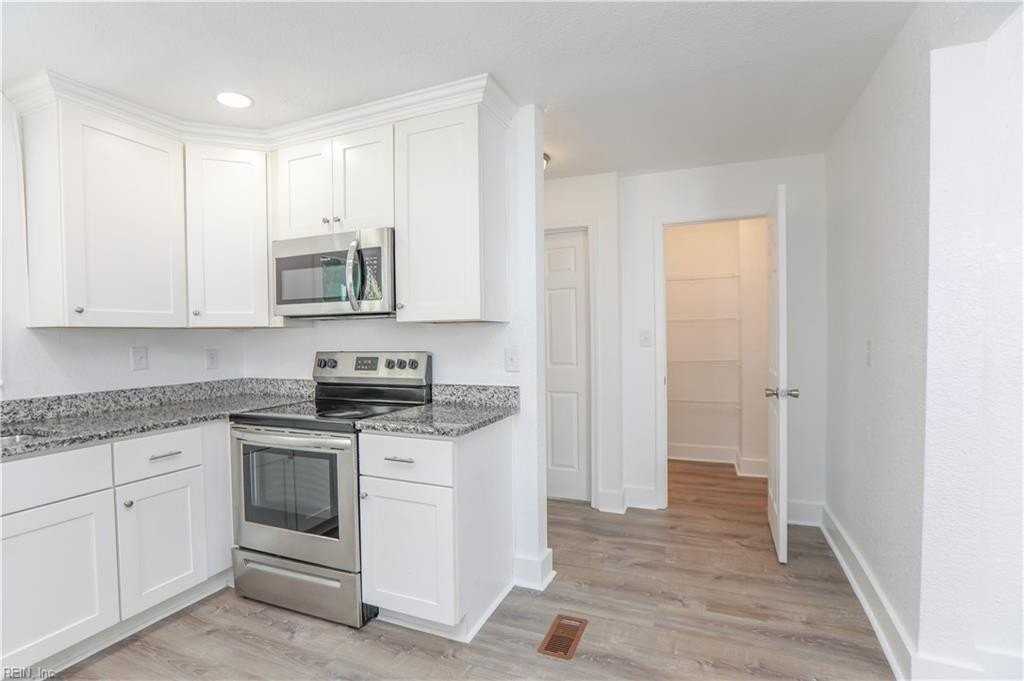 1609 Richmond Ave - Photo 6 of 35