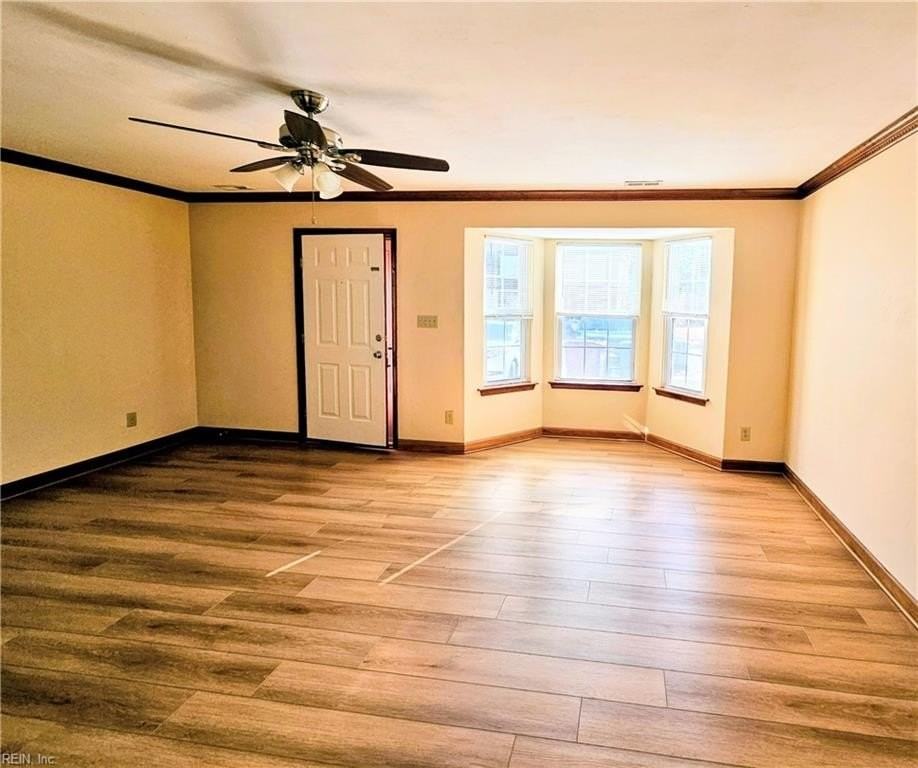 3350 Bangor Cres - Photo 3 of 24