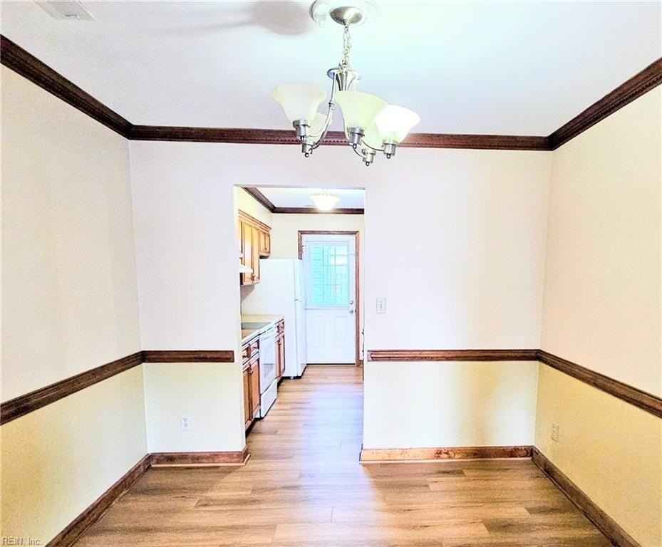 3350 Bangor Cres - Photo 6 of 24