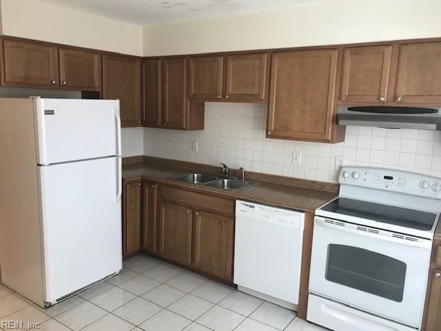 5377 Grand Lake Cres - Photo 3 of 14