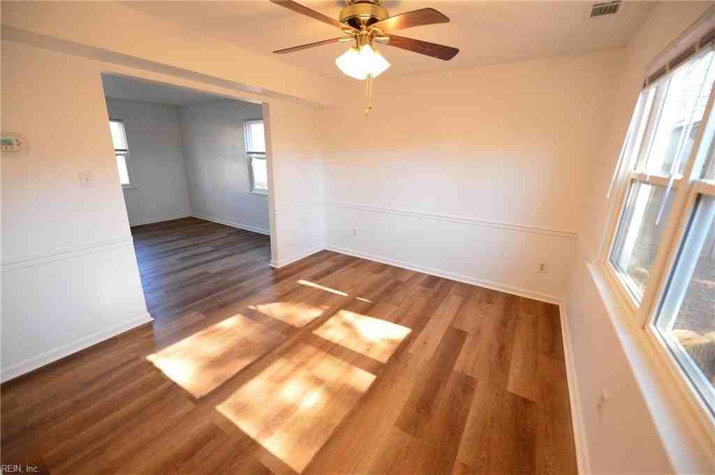 3784 Strathmoor Cir - Photo 6 of 42