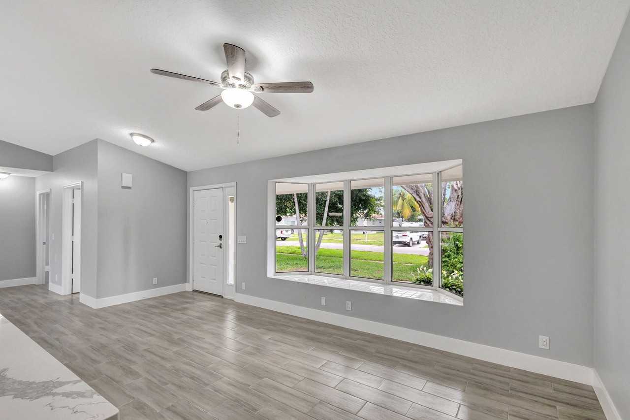 843 Azalea Dr - Photo 5 of 25