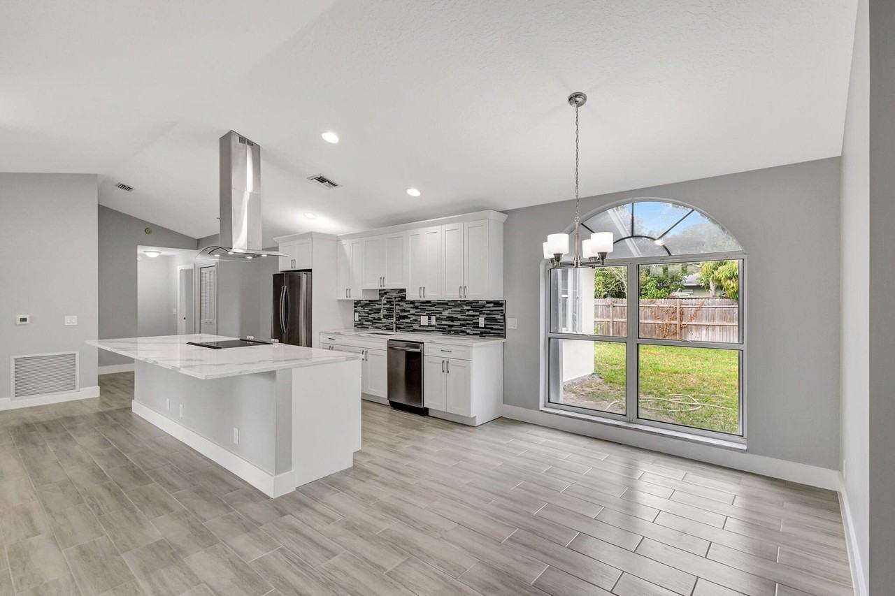 843 Azalea Dr - Photo 7 of 25