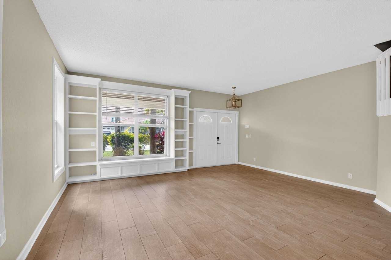 18196 Clear Brook Circle Circle - Photo 6 of 50