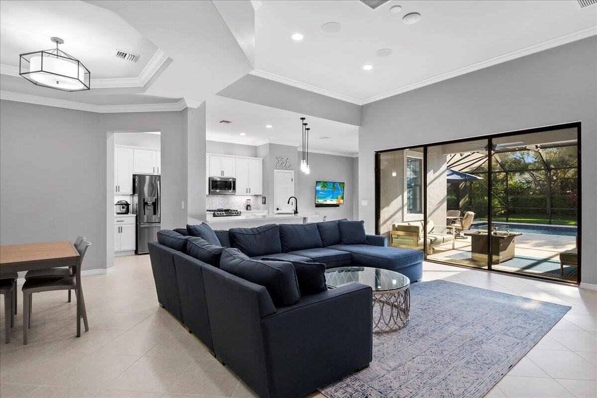 3356 Florence St - Photo 4 of 45