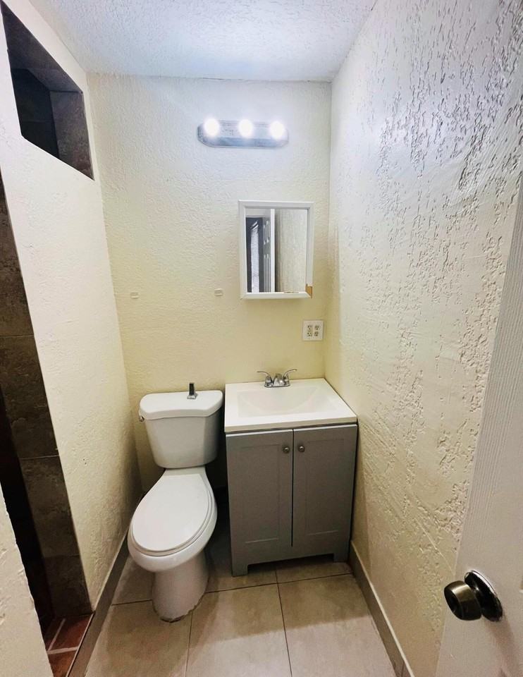 901 8th St #1 - Photo 7 of 8