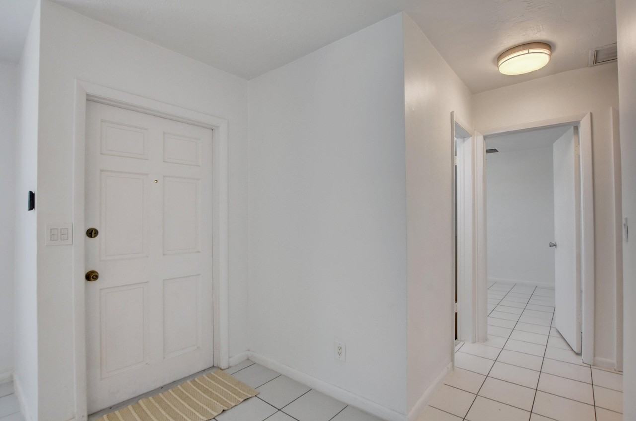 12449 Westhampton Cir - Photo 7 of 19