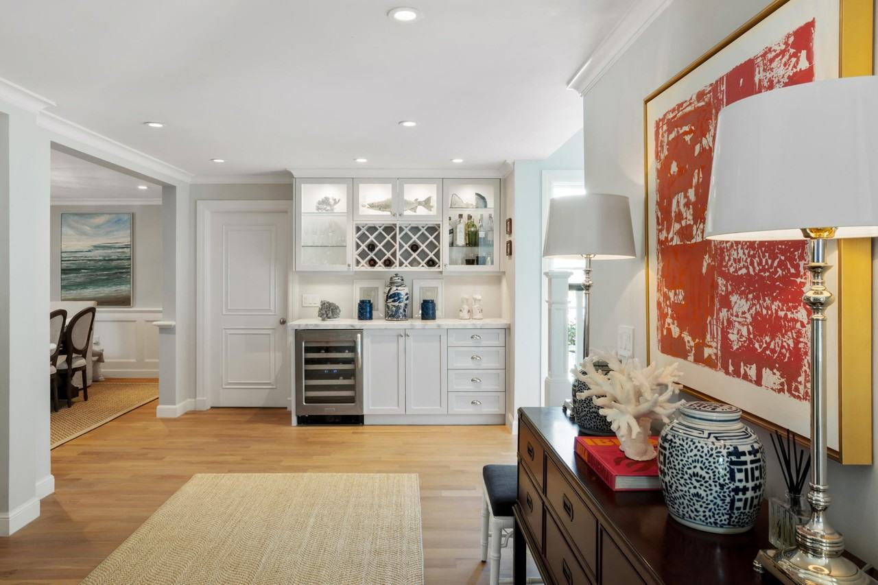 327 Arabian Rd - Photo 4 of 23