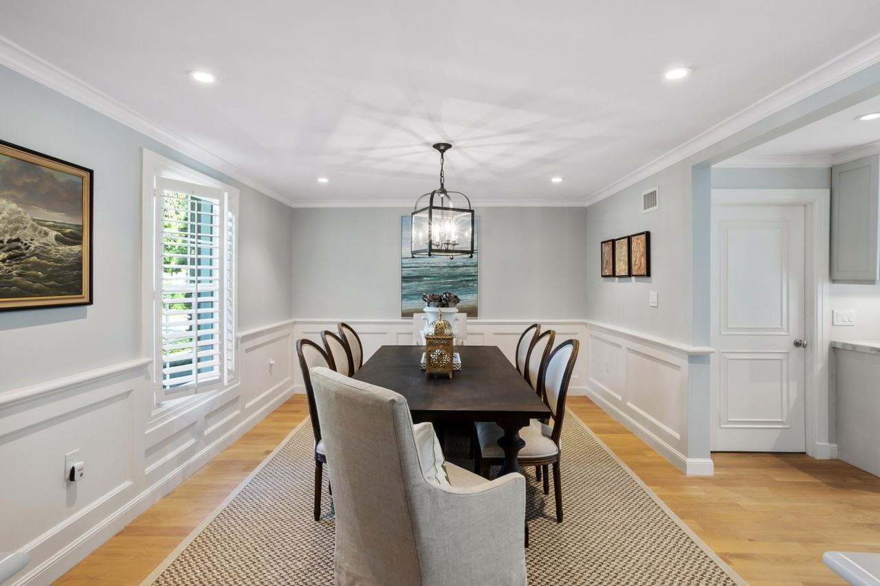 327 Arabian Rd - Photo 5 of 23