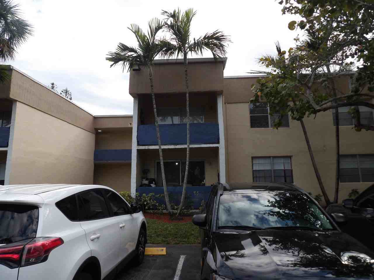 201 Bonnie Blvd #206 - Photo 2 of 17