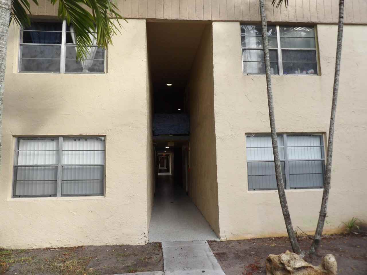 201 Bonnie Blvd #206 - Photo 3 of 17