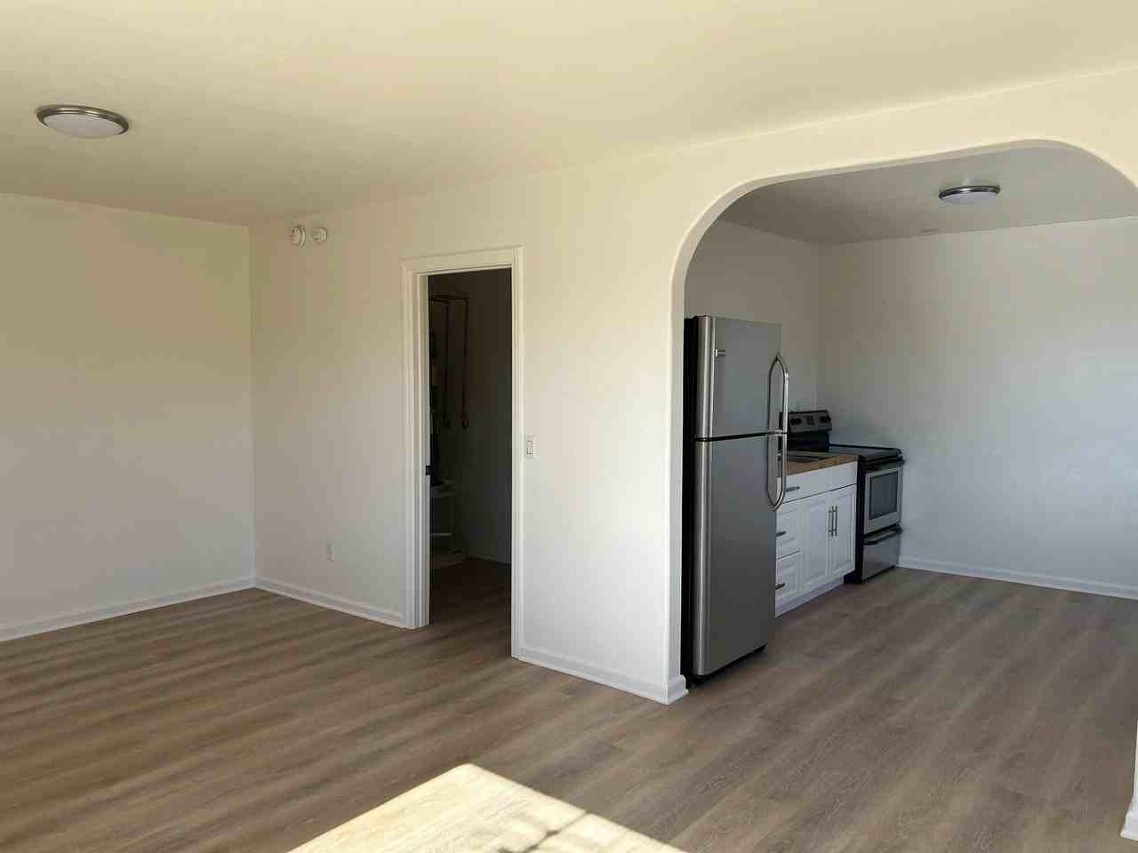 1038 S Coast Highway 101 Ste D #D - Photo 2 of 9