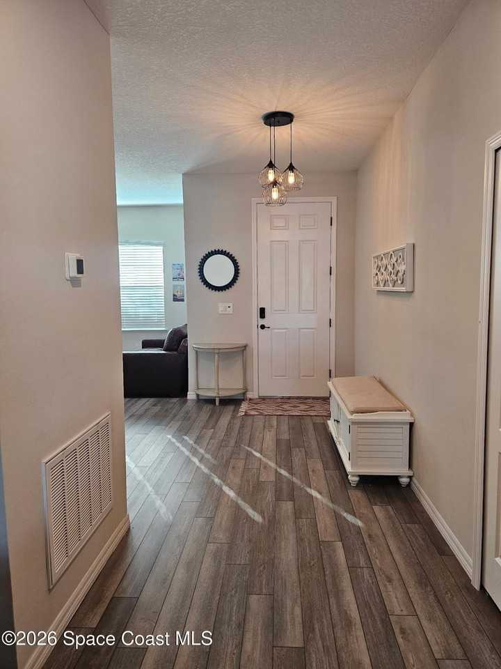 4793 Shannock Ave - Photo 4 of 15