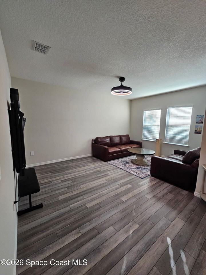 4793 Shannock Ave - Photo 6 of 15