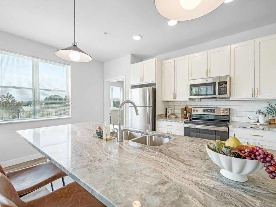 2039 E Springs Dr - Photo 5 of 5